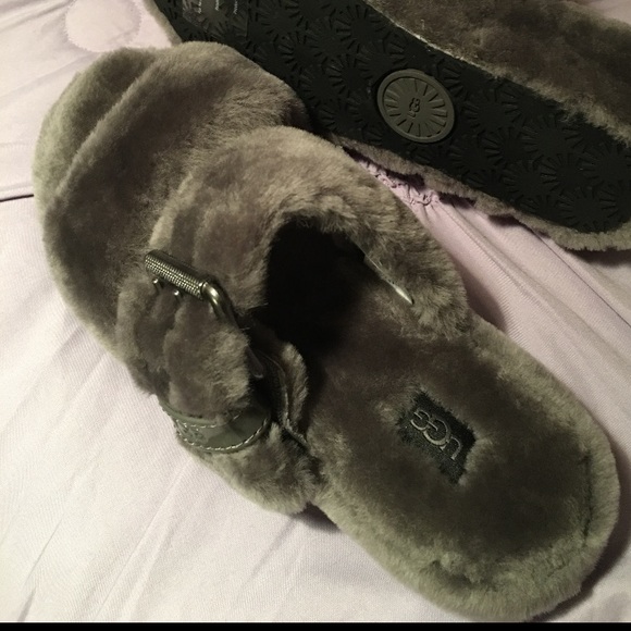 Ugg Women’s Fuzz Yeah Slipper - Picture 5 of 6